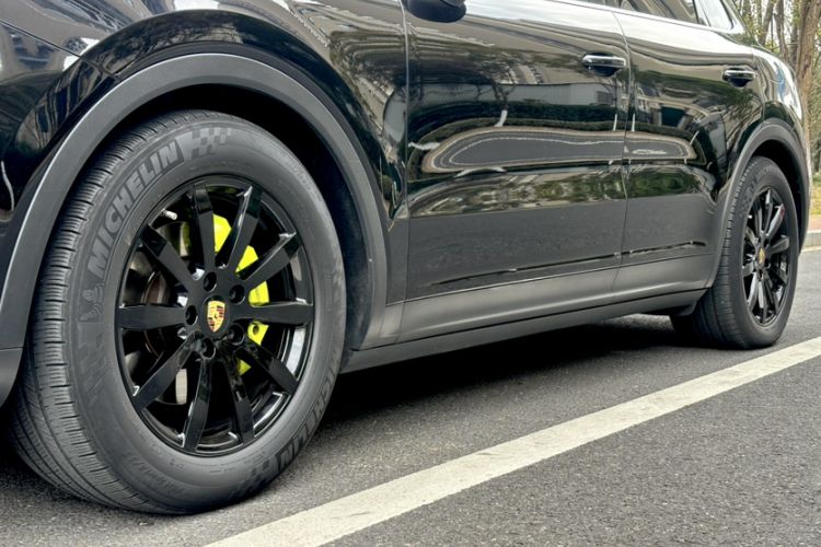 Used Porsche Cayenne E-Hybrid 2019 Cayenne E-Hybrid 2.0T Exterior 3