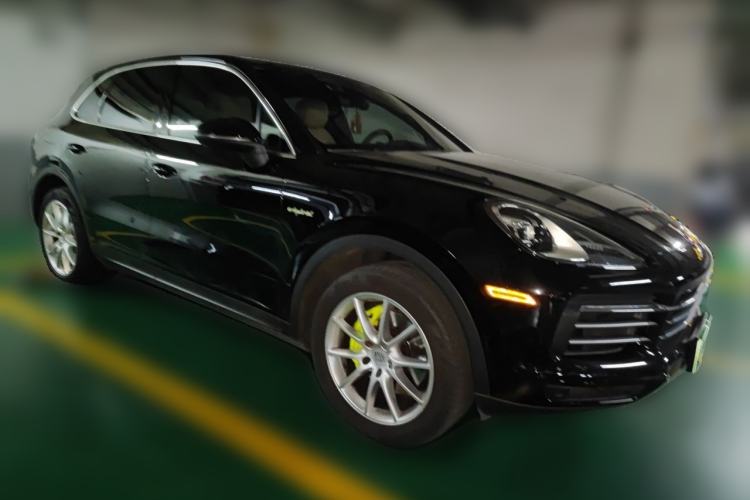 Used Porsche Cayenne E-Hybrid  Front Right 45 Deg