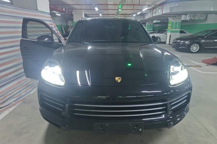 Used Porsche Cayenne E-Hybrid 2019 Cayenne E-Hybrid 2.0T Front
