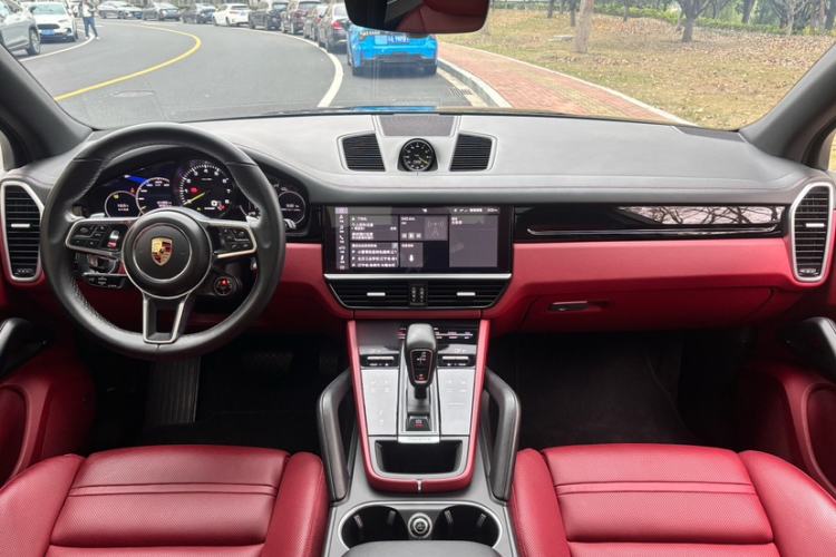 Used Porsche Cayenne E-Hybrid 2019 Cayenne E-Hybrid 2.0T Interior 1