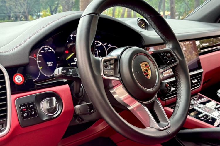 Used Porsche Cayenne E-Hybrid 2019 Cayenne E-Hybrid 2.0T Interior 2