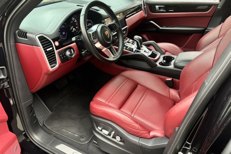 Used Porsche Cayenne E-Hybrid 2019 Cayenne E-Hybrid 2.0T Interior 2