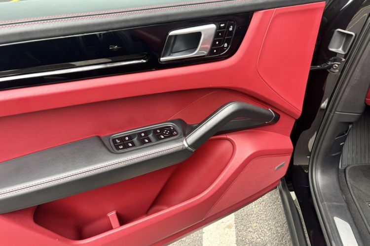 Used Porsche Cayenne E-Hybrid 2019 Cayenne E-Hybrid 2.0T Interior 4