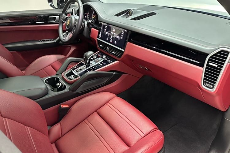 Used Porsche Cayenne E-Hybrid 2019 Cayenne E-Hybrid 2.0T Interior 4