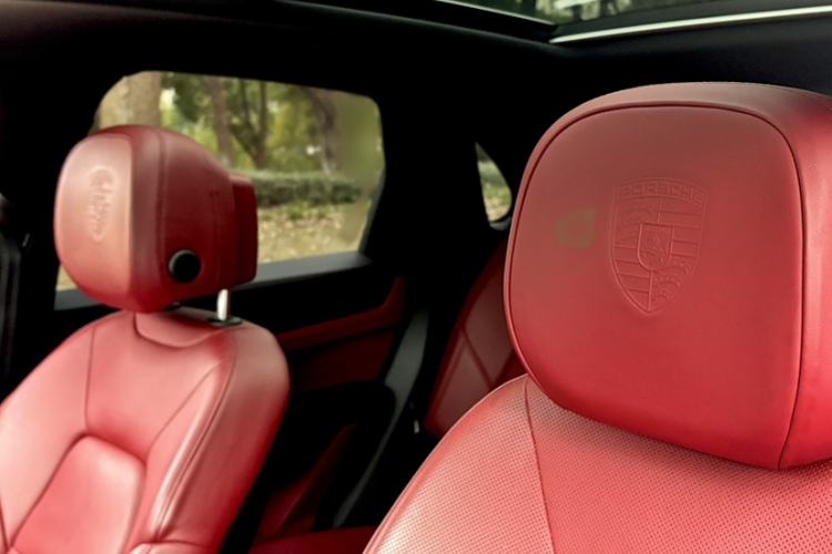 Used Porsche Cayenne E-Hybrid 2019 Cayenne E-Hybrid 2.0T Interior 6