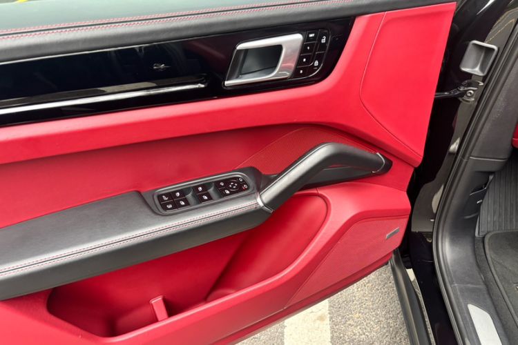 Used Porsche Cayenne E-Hybrid 2019 Cayenne E-Hybrid 2.0T Interior 7