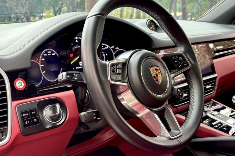 Used Porsche Cayenne E-Hybrid 2019 Cayenne E-Hybrid 2.0T Interior 8