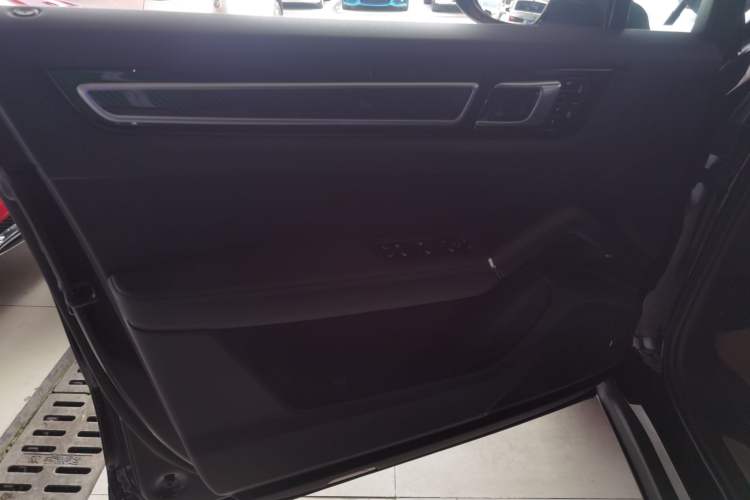 Used Porsche Cayenne E-Hybrid 2019 Cayenne E-Hybrid 2.0T Left Front Door Interior