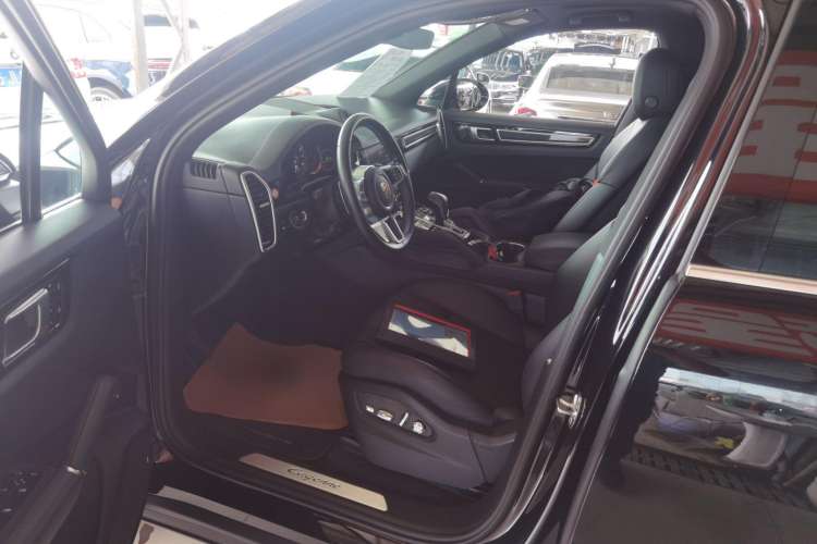 Used Porsche Cayenne E-Hybrid 2019 Cayenne E-Hybrid 2.0T Left Front Seat