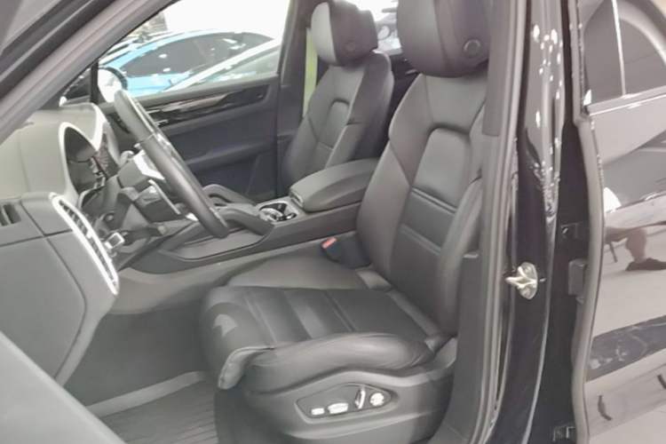 Used Porsche Cayenne E-Hybrid 2019 Cayenne E-Hybrid 2.0T Left Front Seat