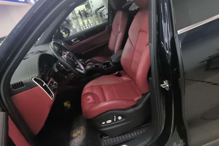 Used Porsche Cayenne E-Hybrid 2019 Cayenne E-Hybrid 2.0T Left Front Seat