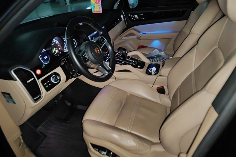 Used Porsche Cayenne E-Hybrid  Left Front Seat