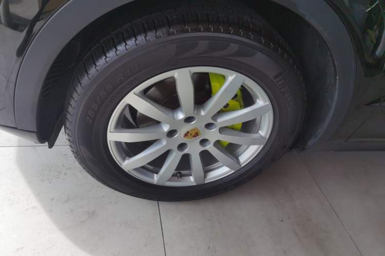 Used Porsche Cayenne E-Hybrid 2019 Cayenne E-Hybrid 2.0T Left Front Wheel Hub