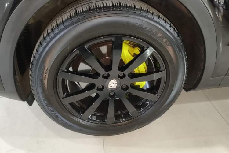 Used Porsche Cayenne E-Hybrid 2019 Cayenne E-Hybrid 2.0T Left Front Wheel Hub