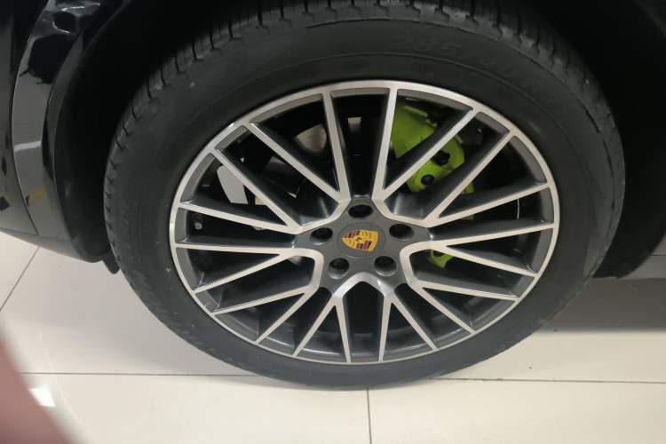 Used Porsche Cayenne E-Hybrid 2019 Cayenne E-Hybrid 2.0T Left Front Wheel Hub