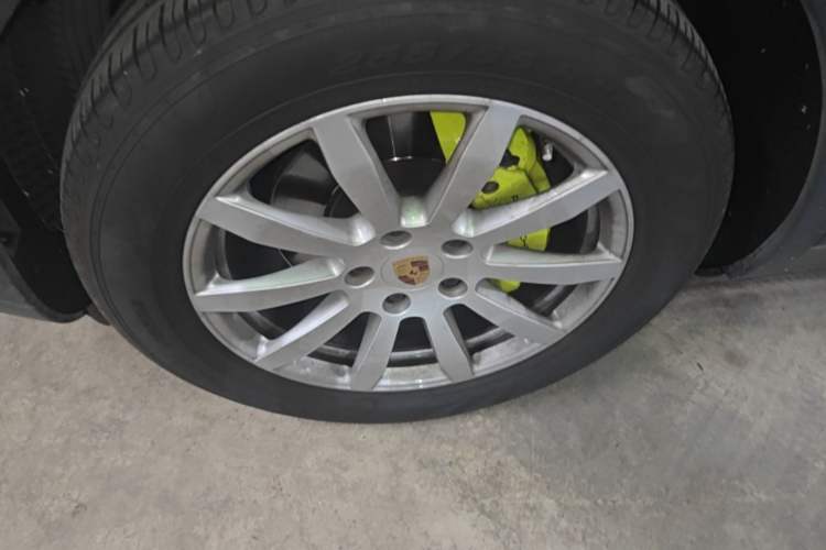Used Porsche Cayenne E-Hybrid 2019 Cayenne E-Hybrid 2.0T Left Front Wheel Hub