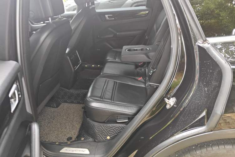 Used Porsche Cayenne E-Hybrid 2019 Cayenne E-Hybrid 2.0T Left Rear Seat