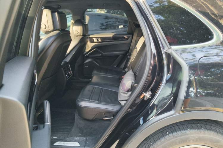 Used Porsche Cayenne E-Hybrid 2019 Cayenne E-Hybrid 2.0T Left Rear Seat