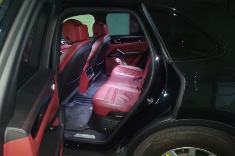 Used Porsche Cayenne E-Hybrid 2019 Cayenne E-Hybrid 2.0T Left Rear Seat