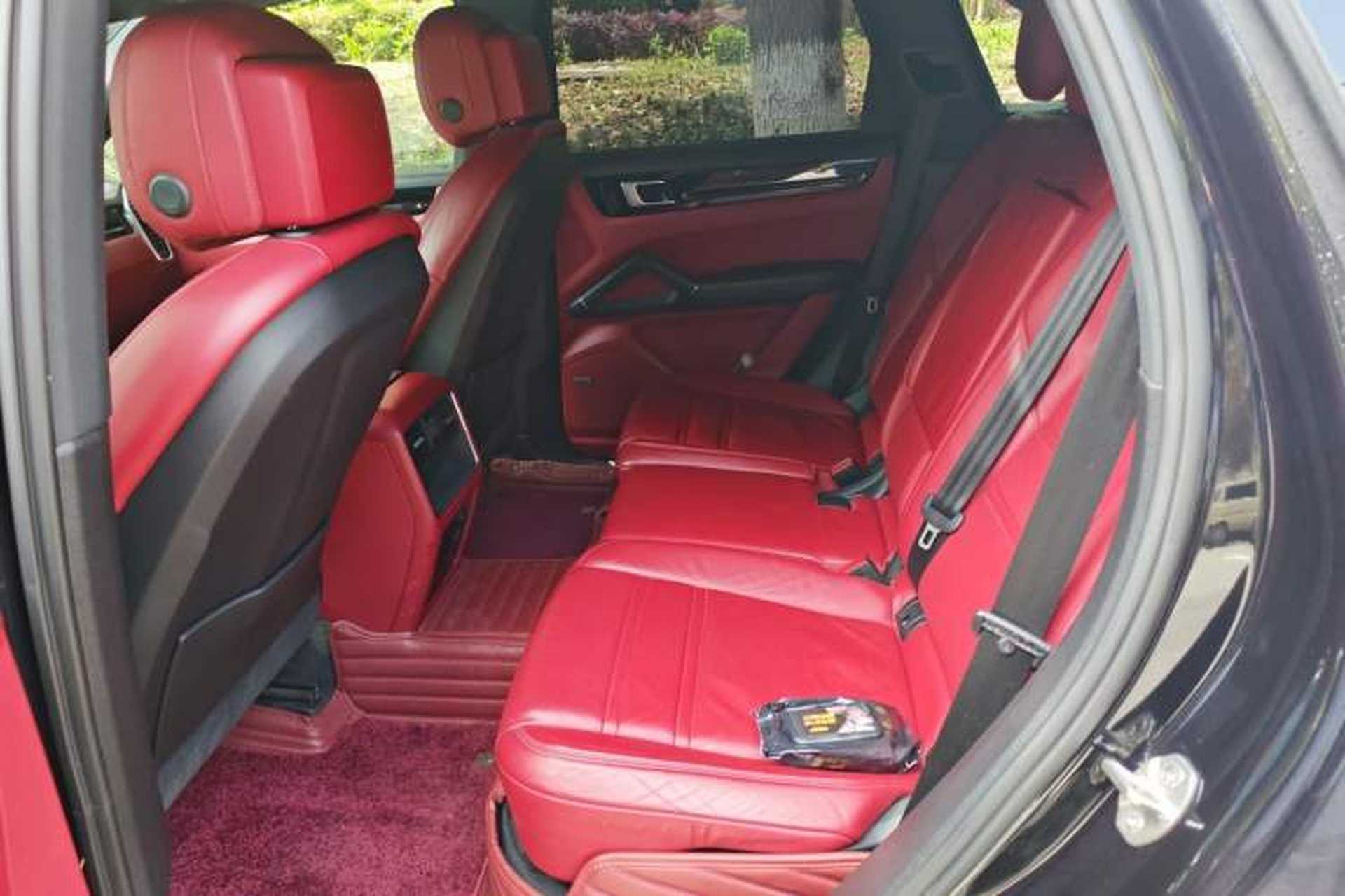 Used Porsche Cayenne E-Hybrid 2019 Cayenne E-Hybrid 2.0T Left Rear Seat