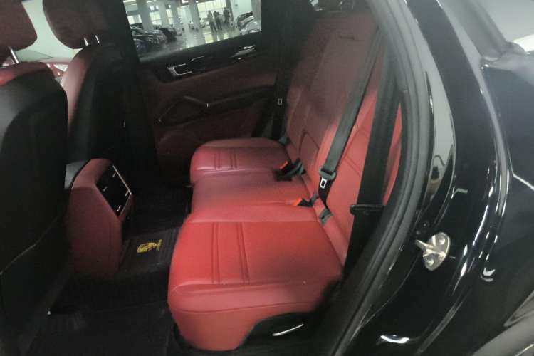Used Porsche Cayenne E-Hybrid 2019 Cayenne E-Hybrid 2.0T Left Rear Seat