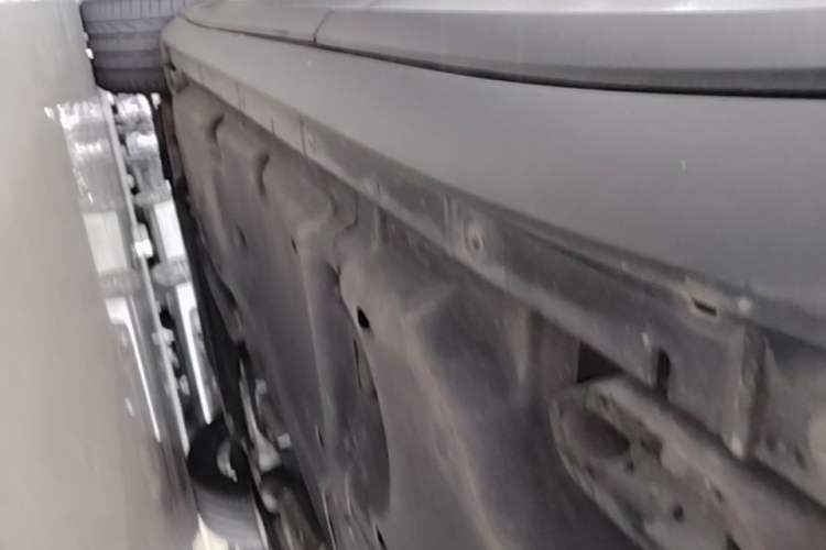 Used Porsche Cayenne E-Hybrid 2019 Cayenne E-Hybrid 2.0T Left Side Sill