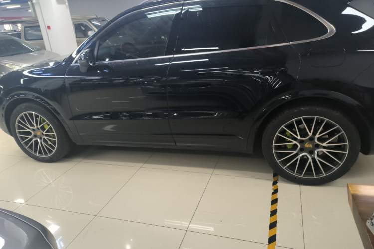 Used Porsche Cayenne E-Hybrid 2019 Cayenne E-Hybrid 2.0T Left Side