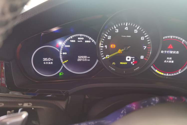 Used Porsche Cayenne E-Hybrid 2019 Cayenne E-Hybrid 2.0T Odometer Close Up