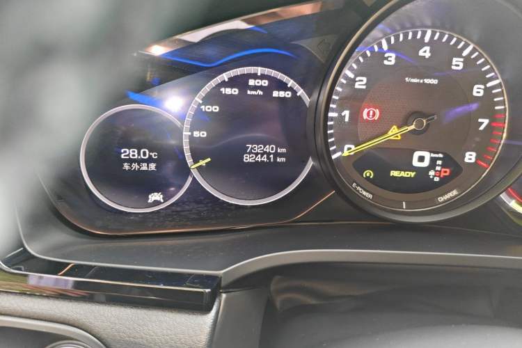 Used Porsche Cayenne E-Hybrid 2019 Cayenne E-Hybrid 2.0T Odometer Close Up