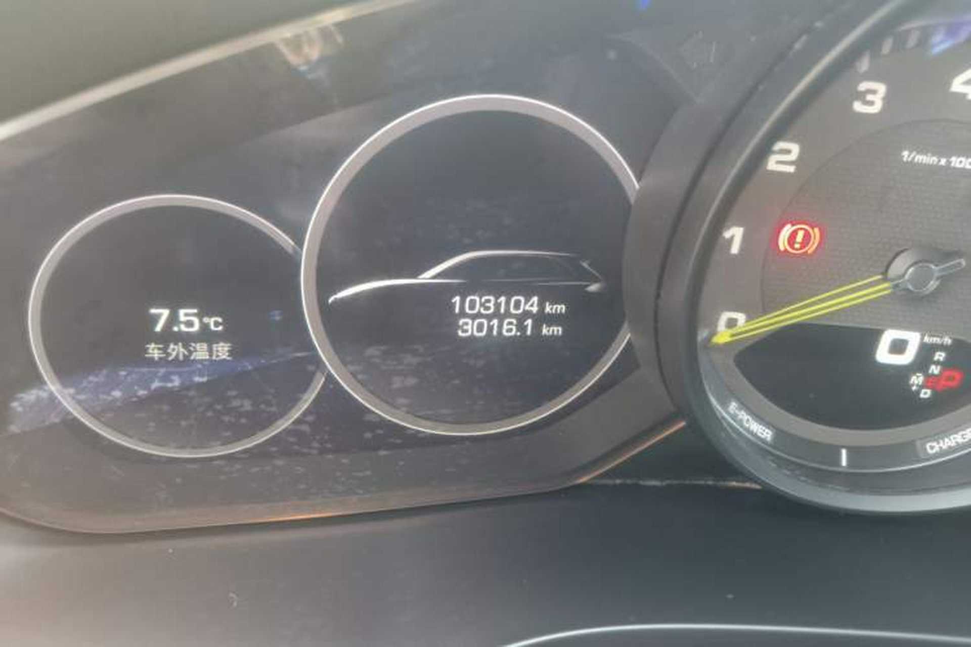 Used Porsche Cayenne E-Hybrid 2019 Cayenne E-Hybrid 2.0T Odometer Close Up