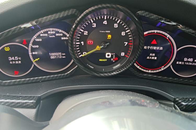 Used Porsche Cayenne E-Hybrid 2019 Cayenne E-Hybrid 2.0T Odometer Close Up