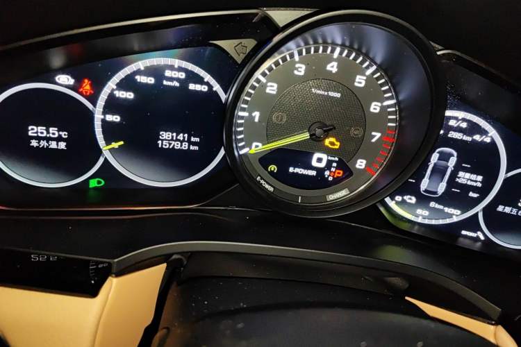 Used Porsche Cayenne E-Hybrid  Odometer Close Up