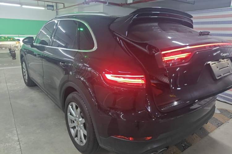 Used Porsche Cayenne E-Hybrid 2019 Cayenne E-Hybrid 2.0T Rear Left 45 Deg