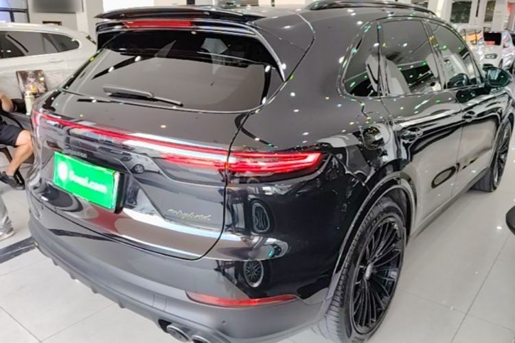 Used Porsche Cayenne E-Hybrid 2019 Cayenne E-Hybrid 2.0T Rear Right 45 Deg
