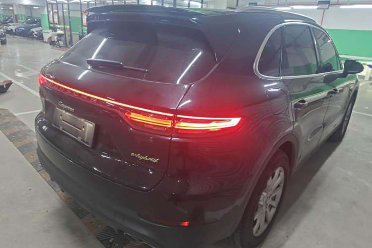 Used Porsche Cayenne E-Hybrid 2019 Cayenne E-Hybrid 2.0T Rear Right 45 Deg