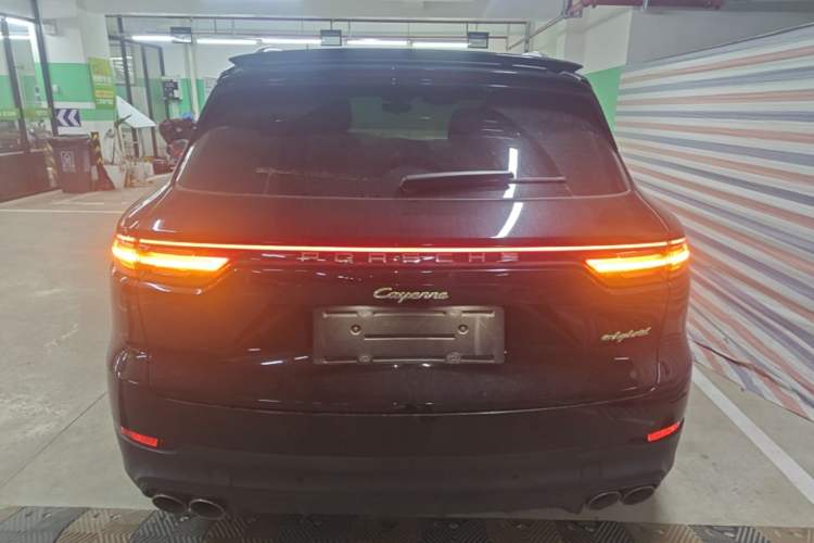 Used Porsche Cayenne E-Hybrid 2019 Cayenne E-Hybrid 2.0T Rear