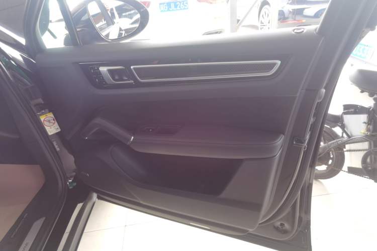 Used Porsche Cayenne E-Hybrid 2019 Cayenne E-Hybrid 2.0T Right Front Door Interior