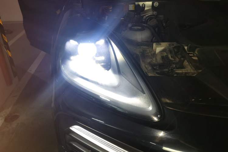 Used Porsche Cayenne E-Hybrid 2019 Cayenne E-Hybrid 2.0T Right Front Headlight