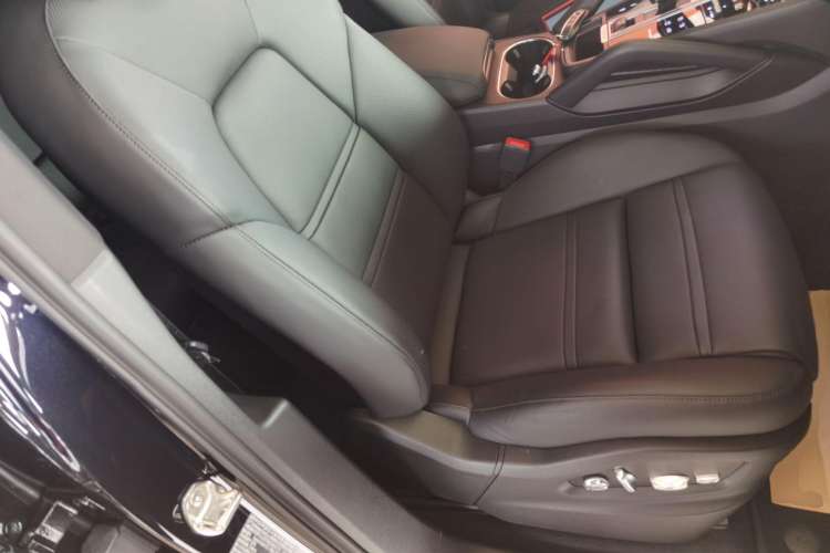 Used Porsche Cayenne E-Hybrid 2019 Cayenne E-Hybrid 2.0T Right Front Seat