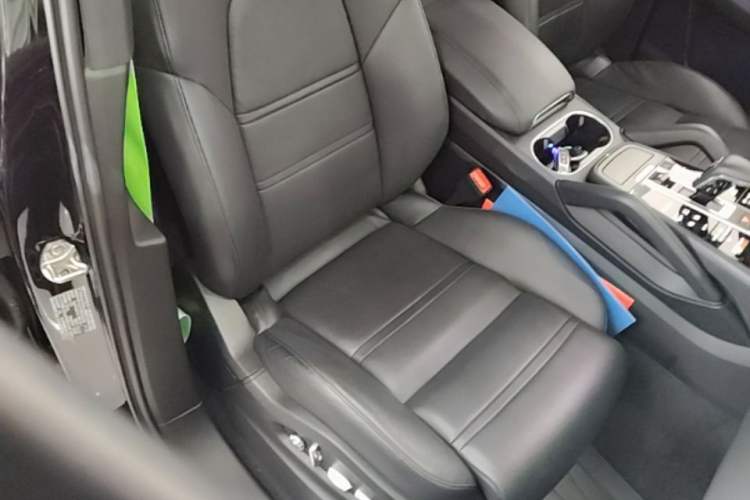 Used Porsche Cayenne E-Hybrid 2019 Cayenne E-Hybrid 2.0T Right Front Seat