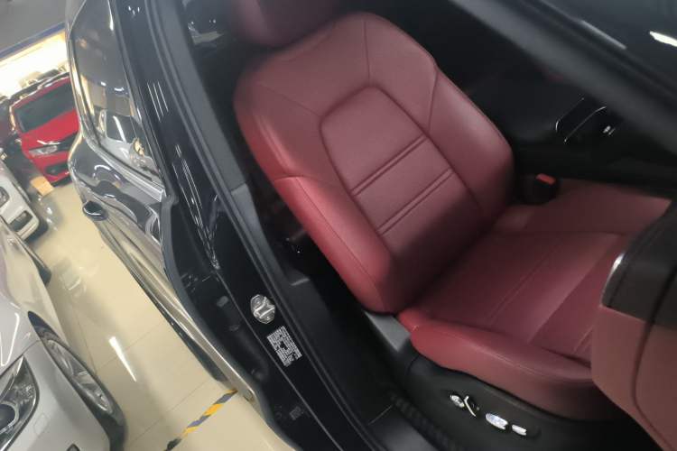 Used Porsche Cayenne E-Hybrid 2019 Cayenne E-Hybrid 2.0T Right Front Seat