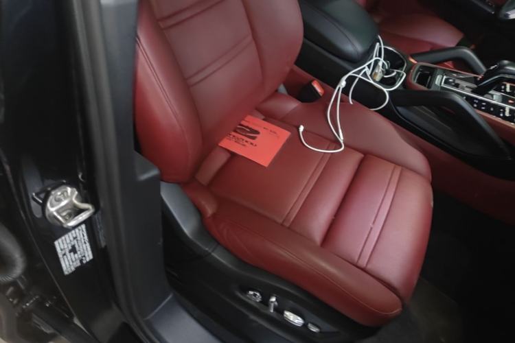 Used Porsche Cayenne E-Hybrid 2019 Cayenne E-Hybrid 2.0T Right Front Seat
