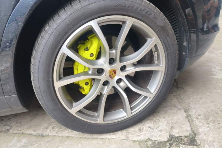 Used Porsche Cayenne E-Hybrid 2019 Cayenne E-Hybrid 2.0T Right Front Wheel Hub