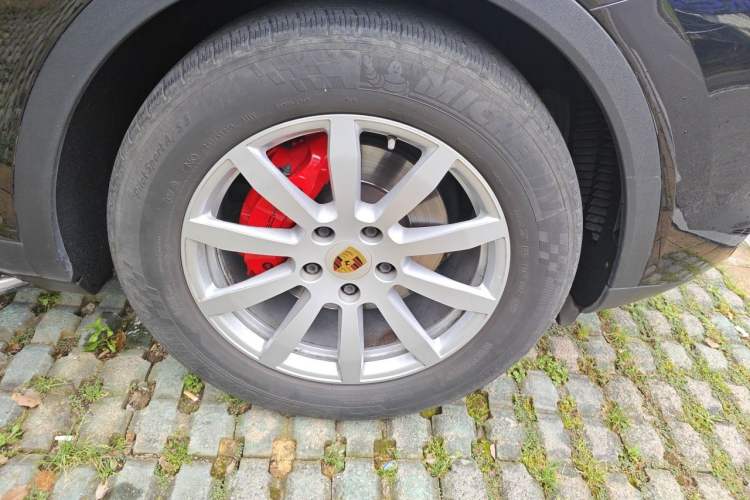 Used Porsche Cayenne E-Hybrid 2019 Cayenne E-Hybrid 2.0T Right Front Wheel Hub