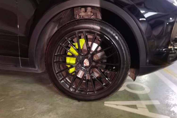 Used Porsche Cayenne E-Hybrid 2019 Cayenne E-Hybrid 2.0T Right Front Wheel Hub