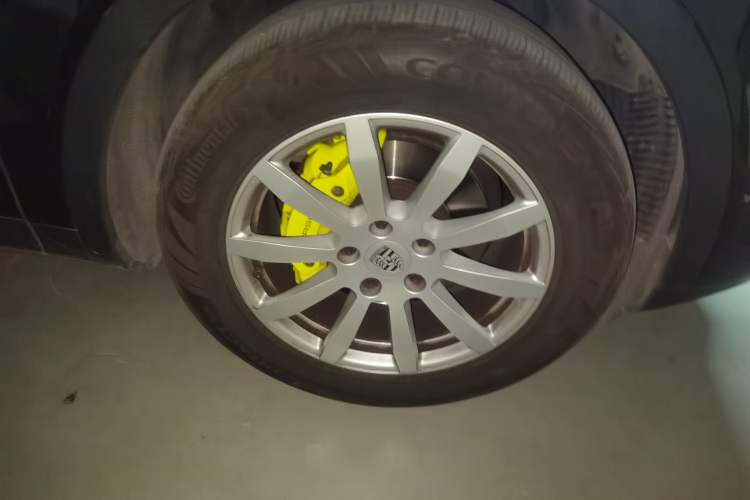 Used Porsche Cayenne E-Hybrid 2019 Cayenne E-Hybrid 2.0T Right Front Wheel Hub