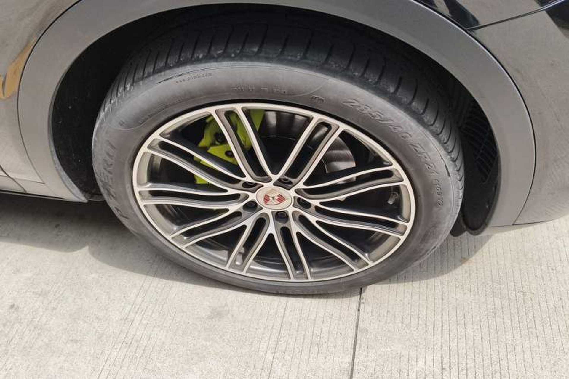 Used Porsche Cayenne E-Hybrid 2019 Cayenne E-Hybrid 2.0T Right Front Wheel Hub