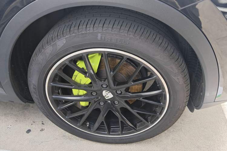 Used Porsche Cayenne E-Hybrid 2019 Cayenne E-Hybrid 2.0T Right Front Wheel Hub