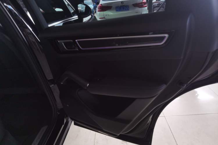 Used Porsche Cayenne E-Hybrid 2019 Cayenne E-Hybrid 2.0T Right Rear Door Interior