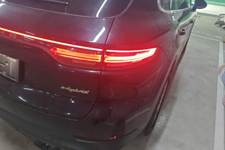 Used Porsche Cayenne E-Hybrid 2019 Cayenne E-Hybrid 2.0T Right Rear Taillight